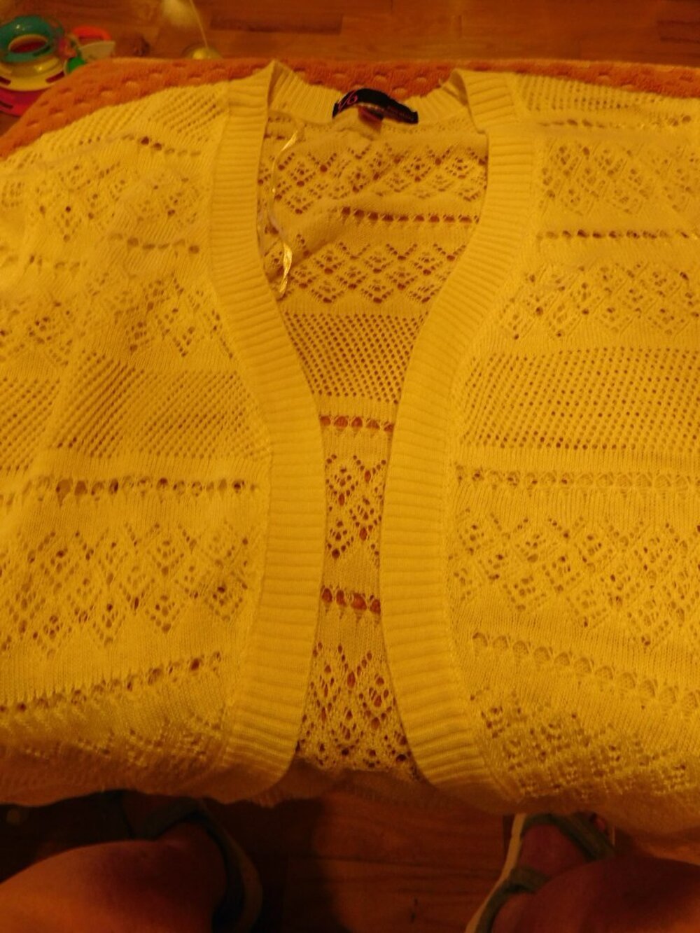 NEW WHITE SHRUG - SIZE WOMENS MEDIUM